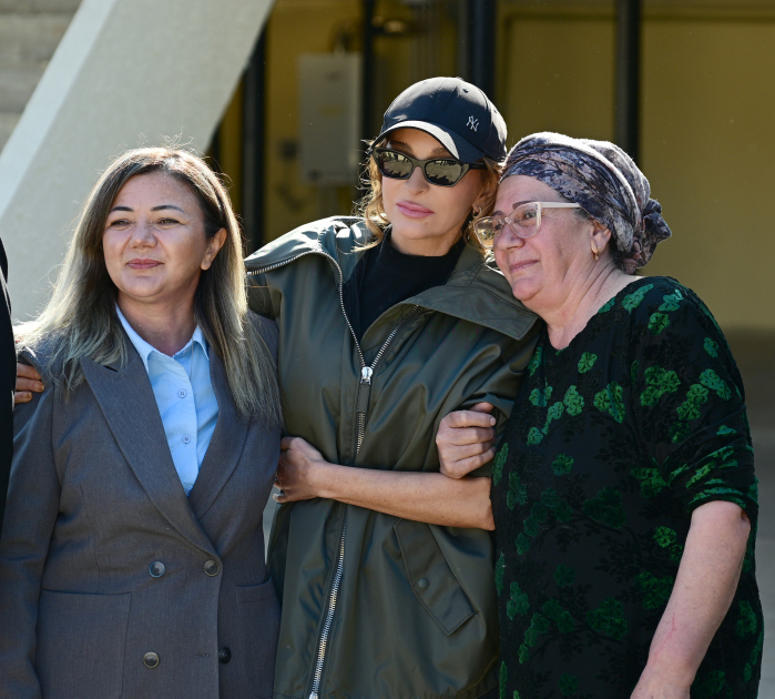 Prezident ailə üzvləri ilə Xocavənd və Xocalıya səfər edib (YENİLƏNİB)