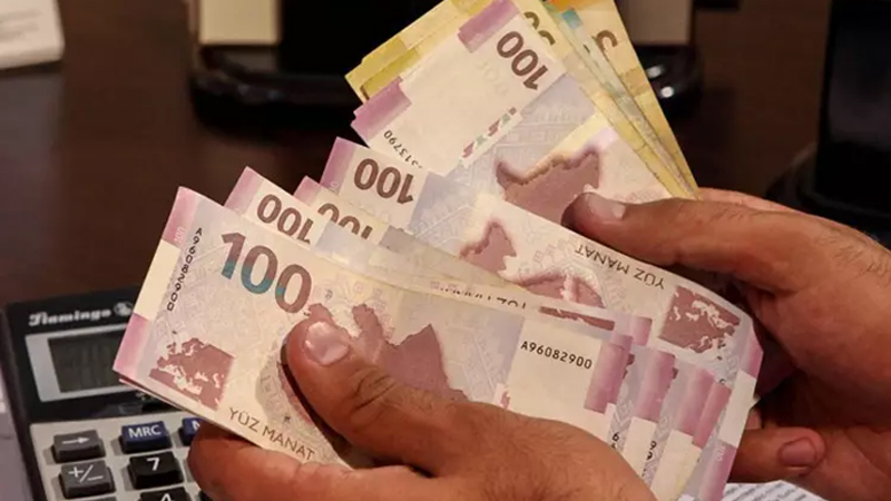 Babasıgilə gedib dayısının 10 min manat pulunu oğurladı