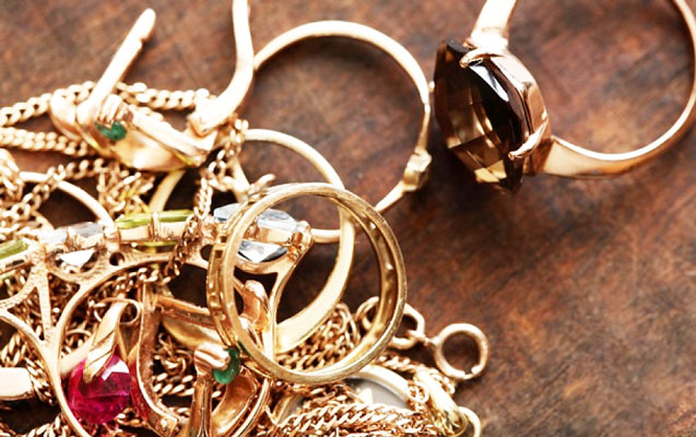 Qonşusunun qızıllarını talayıb satdı - Pulu ilə istirahətə getdi