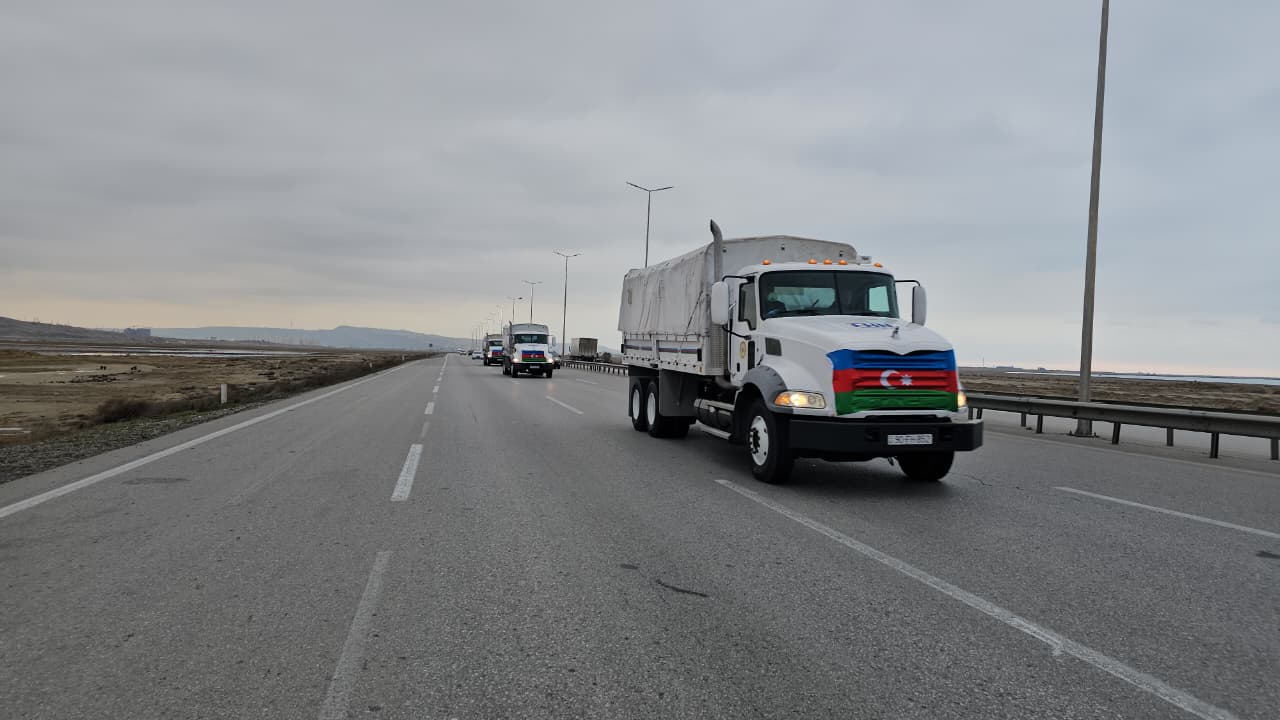Prezidentin tapşırığı ilə İrana humanitar yardım yola salındı (FOTO)