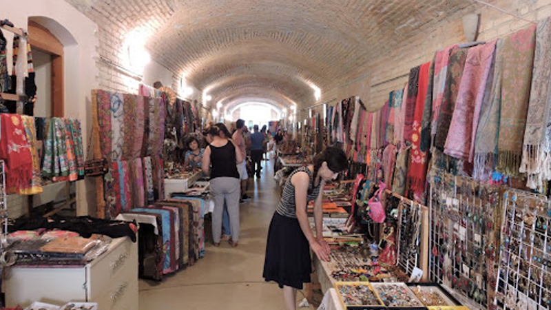 Şəki bazarında geyim mağazalarından oğurluq edən şəxs cəzalandırıldı