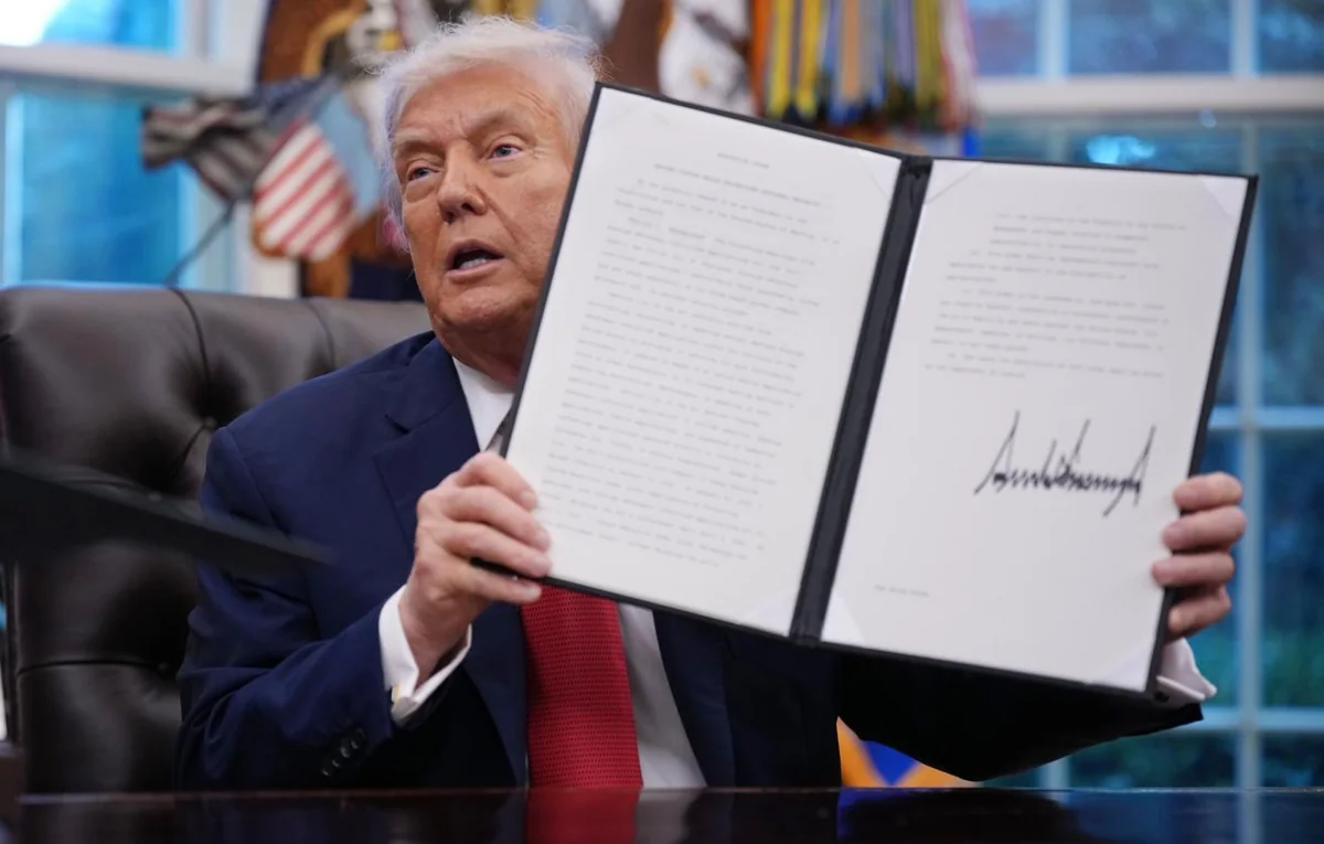 Donald Trampın imzası ABŞ dollarının üzərində yerləşdiriləcək