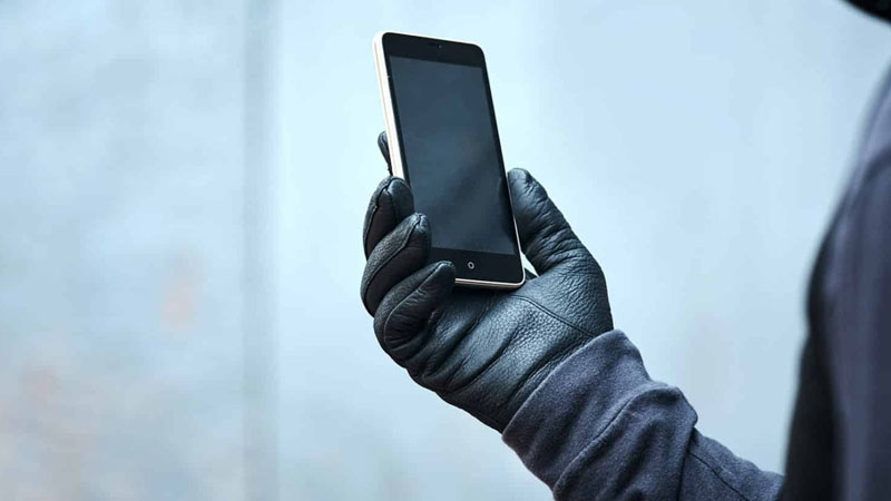 Məktəblinin telefonunu oğurladı, 1 il 7 ay “iş” aldı