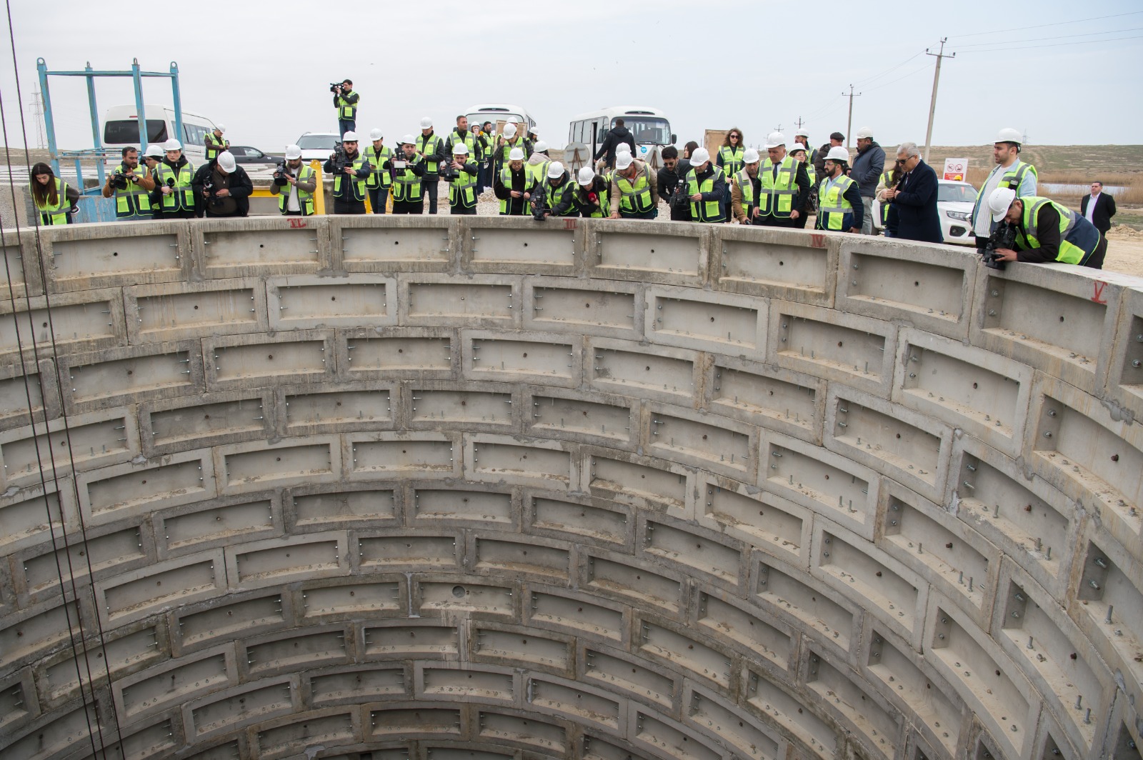Tullantı sutəmizləyici qurğunun və kollektorun tikinti ərazisinə mediatur təşkil olundu (FOTO/VİDEO)