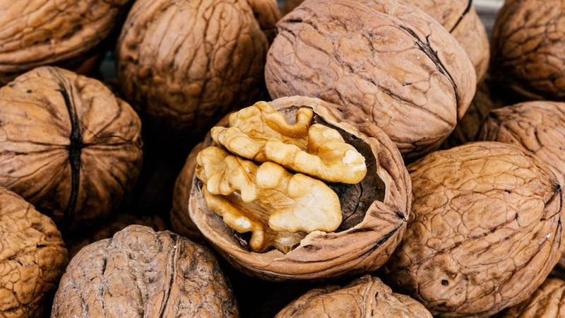 Beyin, ürək və yuxu üçün: Gündə nə qədər qoz lazımdır?