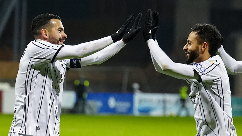 Emin Mahmudov Qurban Qurbanova çatdı