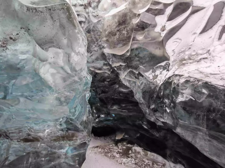 Şimalın mavi sirləri: Buz mağaraları (FOTO)