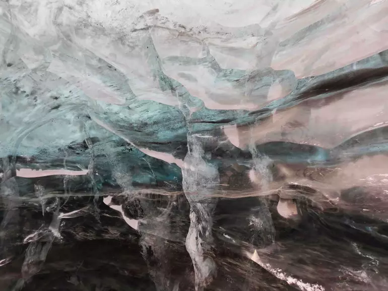 Şimalın mavi sirləri: Buz mağaraları (FOTO)