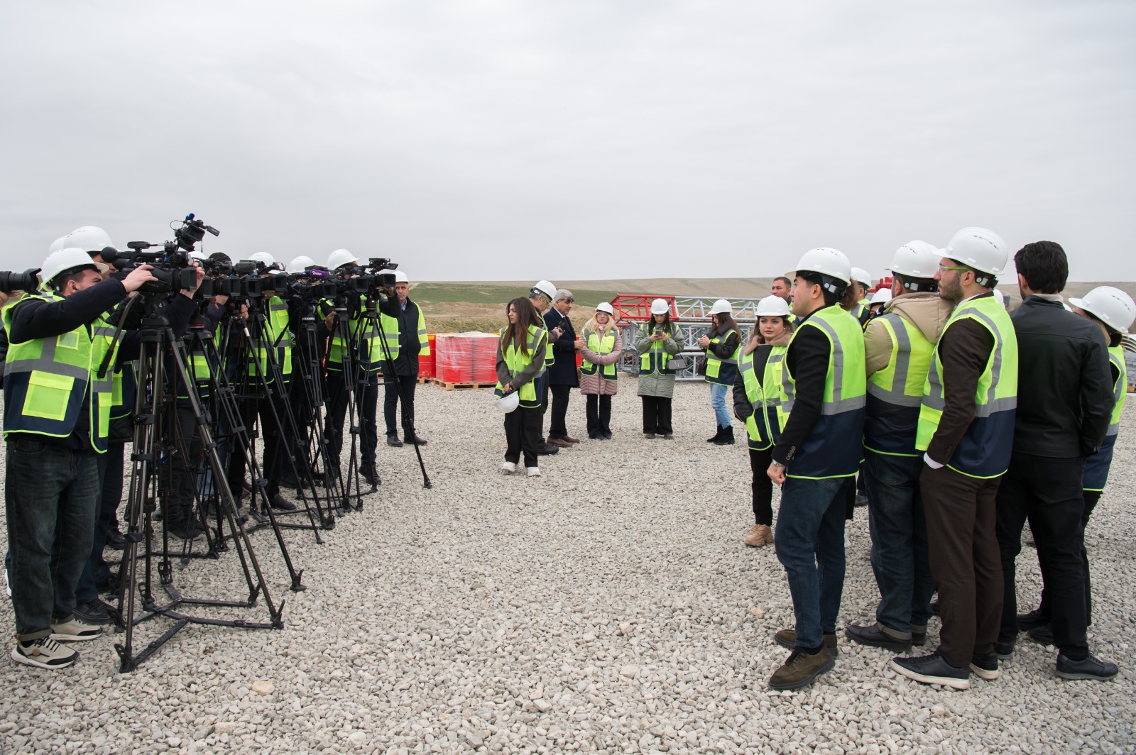 Tullantı sutəmizləyici qurğunun və kollektorun tikinti ərazisinə mediatur təşkil olundu (FOTO/VİDEO)
