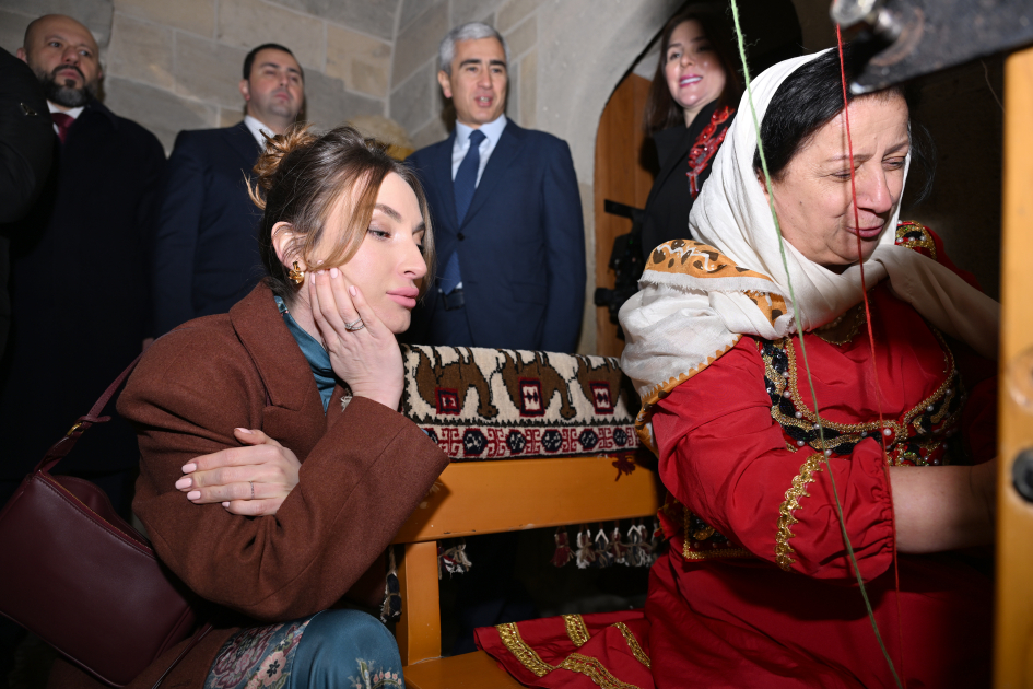 Prezidentin gəlini Buxara karvansarasının açılışında (FOTOLAR)