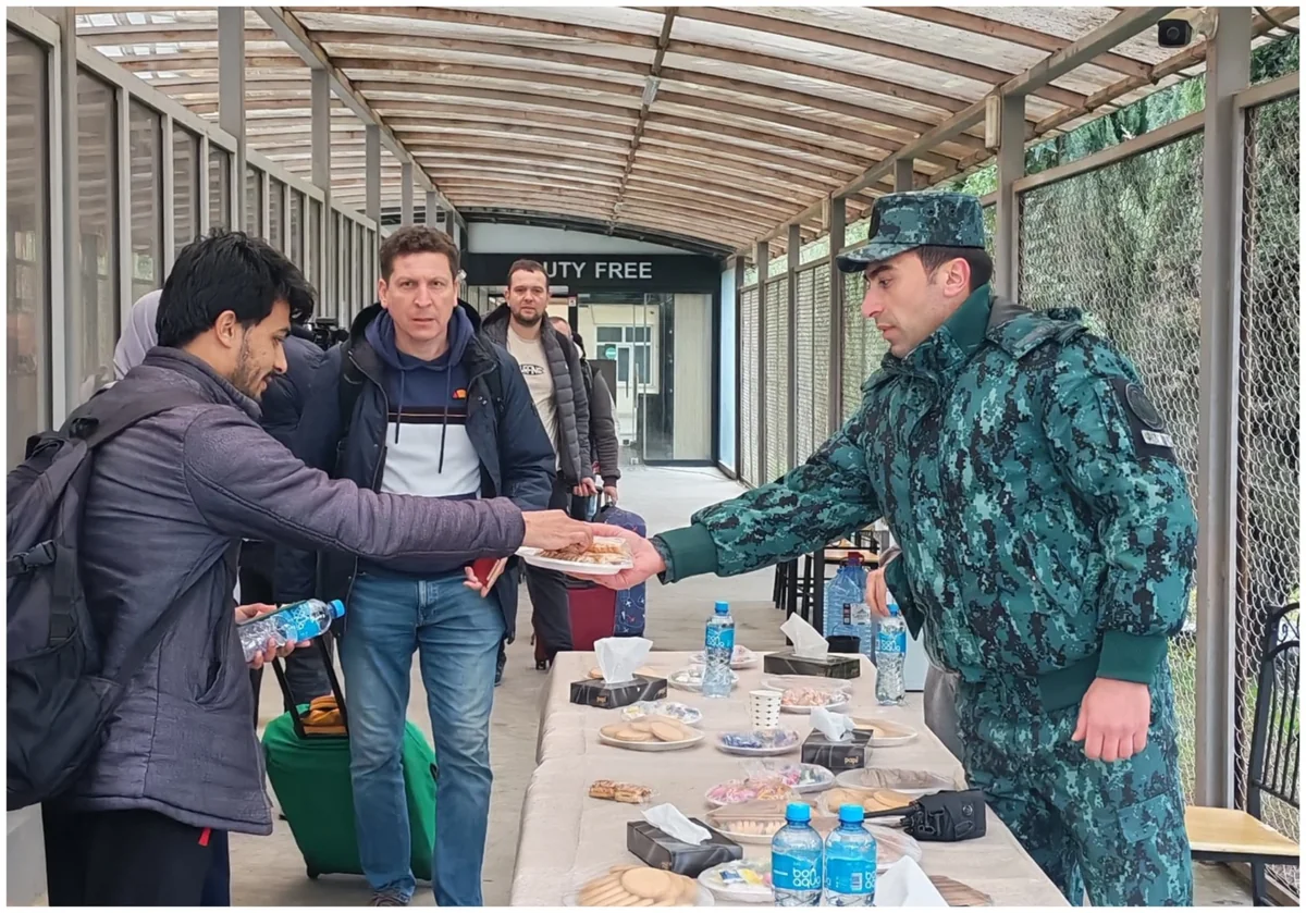 Azərbaycan vasitəsilə İrandan 615 nəfər təxliyə olundu (FOTO)