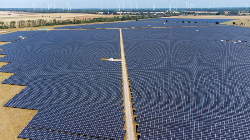 Günəş panelləri inflyasiyaya qarşı: Avropa 2022-ci ildən bəri ən ağır enerji böhranını necə keçir?