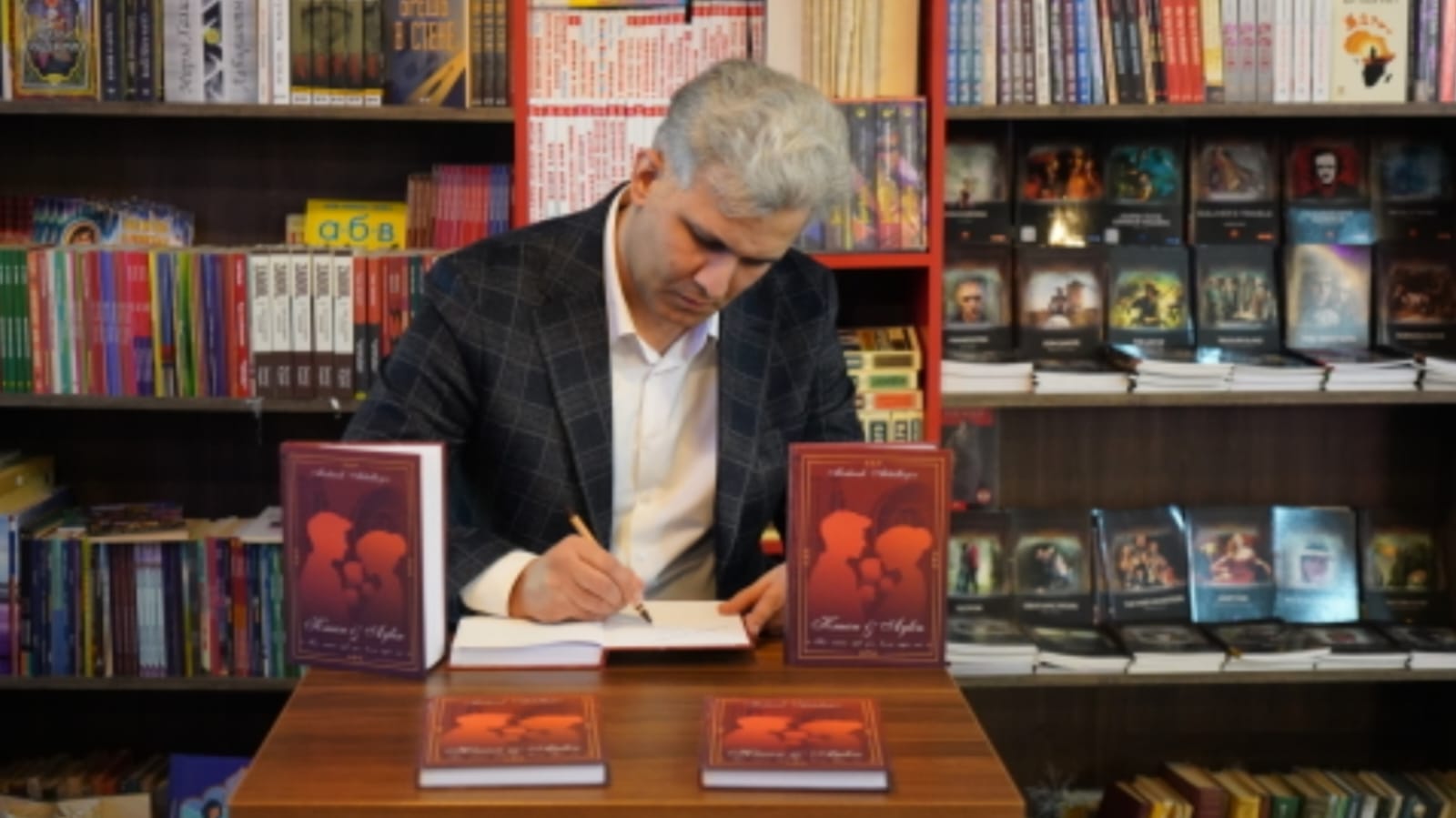 Mirhicab Abdullayev yeni kitabını təqdim etdi (FOTO)