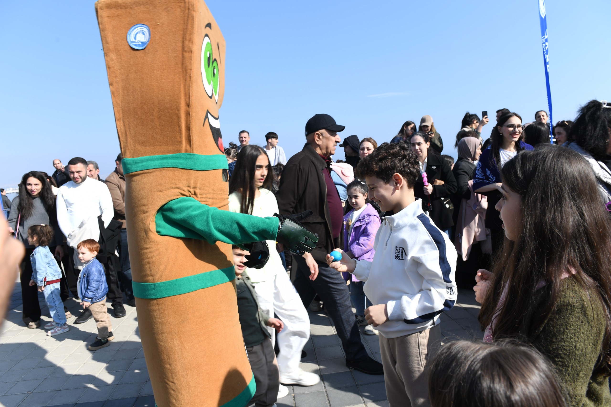 Bakıda Xəzərin suları avar&ccedil;əkmə və yelkənli qayıqlarla bəzəndi (FOTO)