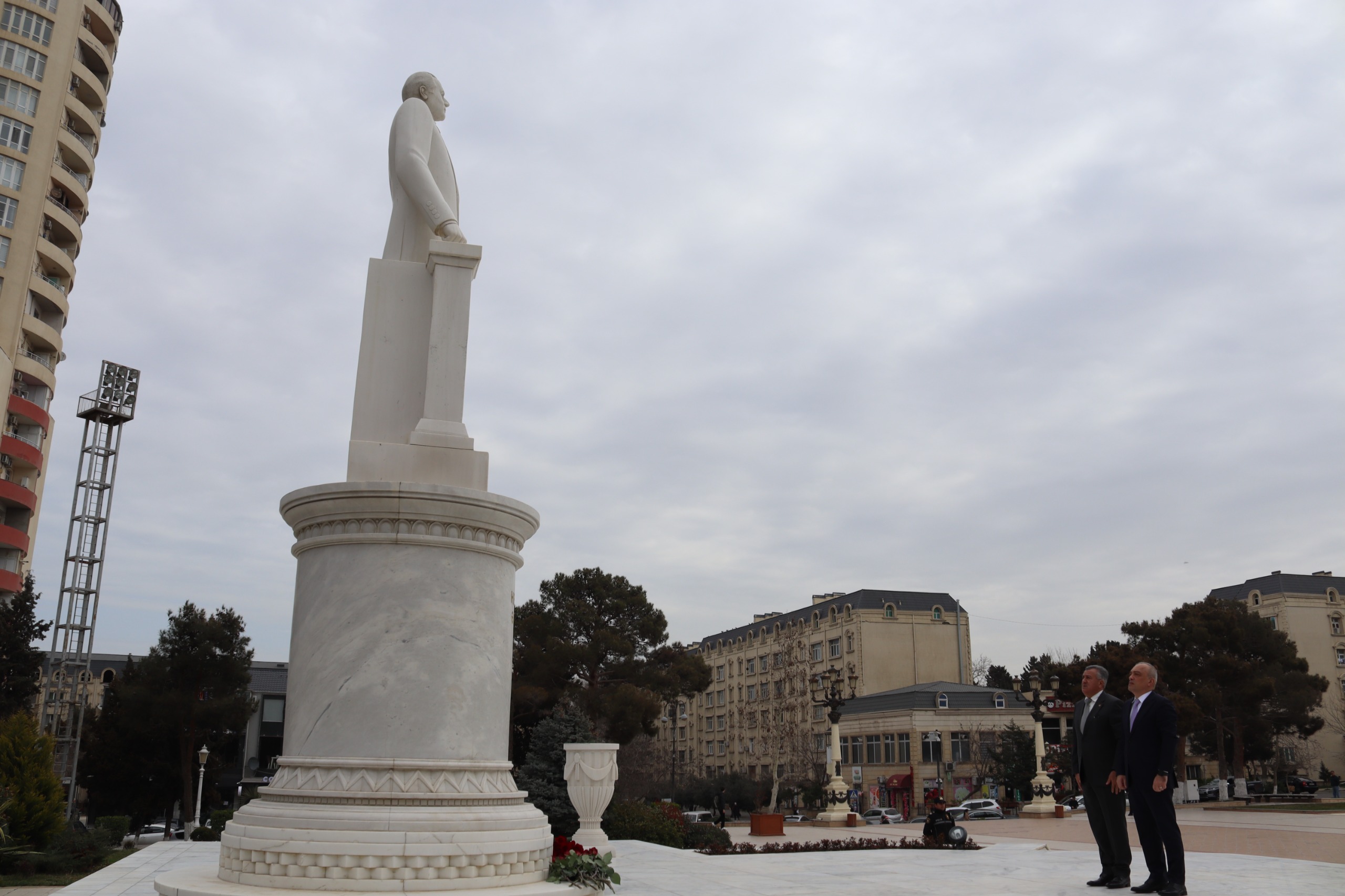 Zaur Mikayılov Abşeronda vətəndaşlarla görüşdü (FOTO)