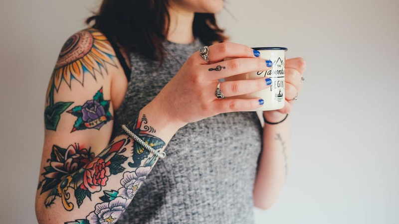 Həkimlər narahatdır: Tatu sizi kor edə bilər