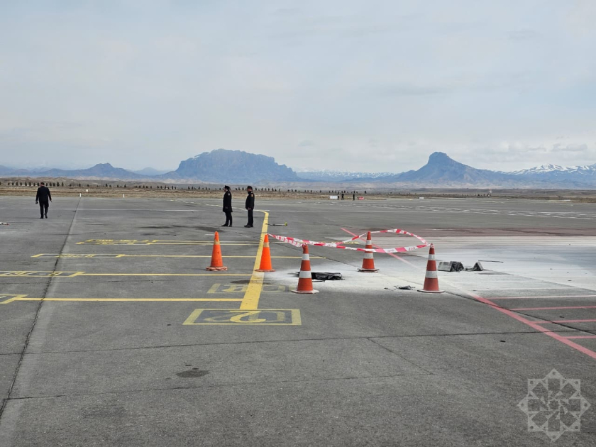 Aeroporta düşən dronun qalıqları (FOTO)