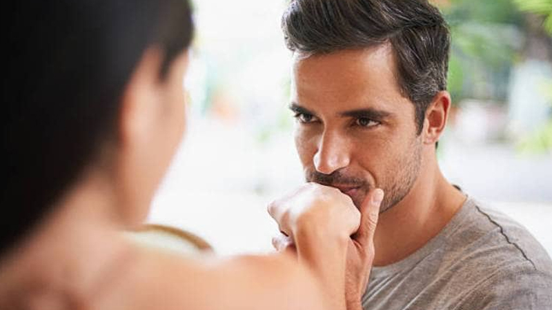 Bu ölkədə razılıq olmadan əlin öpülməsi seksual zorakılıq sayılacaq