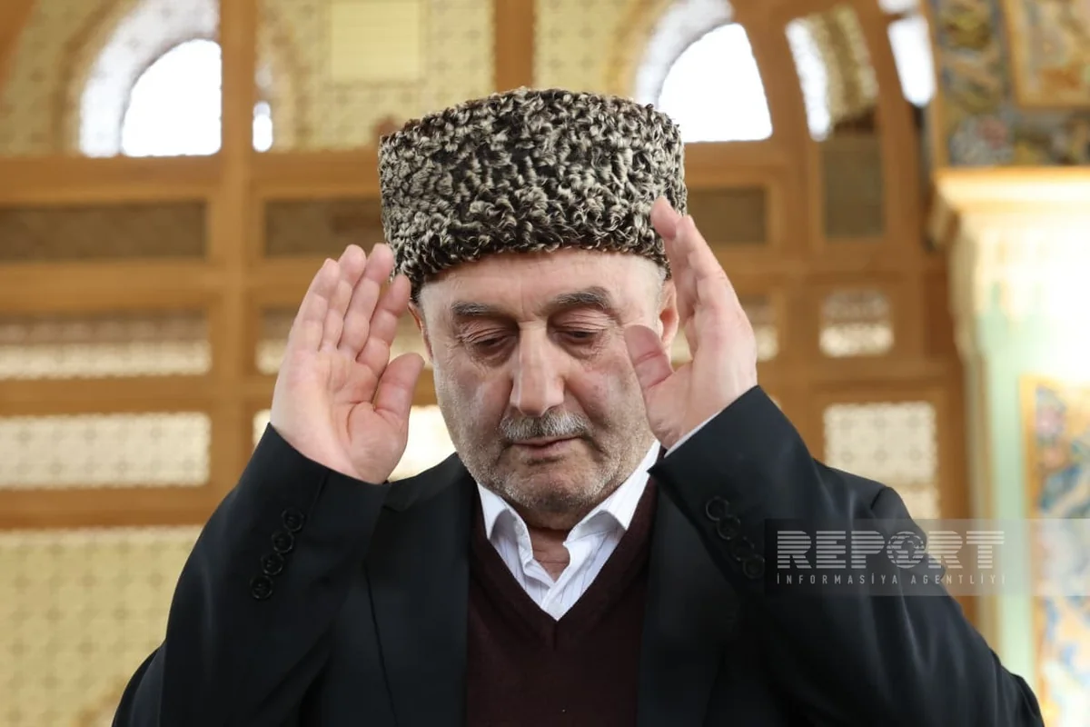 Təzəpir məscidində bayram namazı qılındı (FOTO)