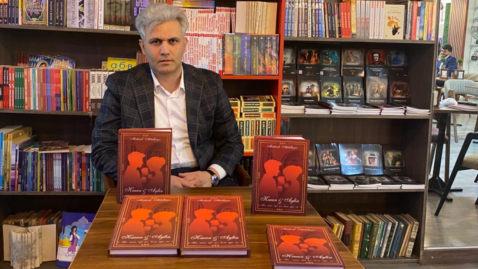 Mirhicab Abdullayev yeni kitabını təqdim etdi (FOTO)