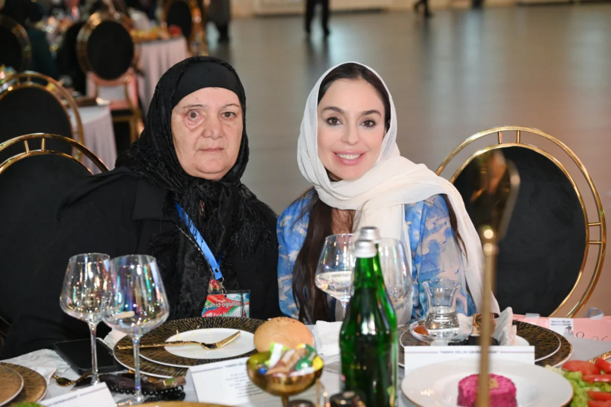Leyla Əliyeva şəhid ailələri ilə birlikdə iftar süfrəsində iştirak etdi (FOTO)