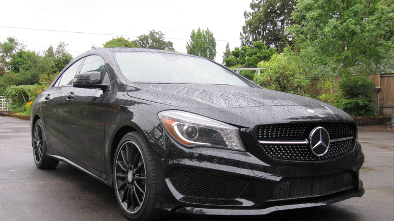 Sürücüsündən alıb idarə etdi - Piyadanın ayağını sındırdı, 5 manatla yola saldı