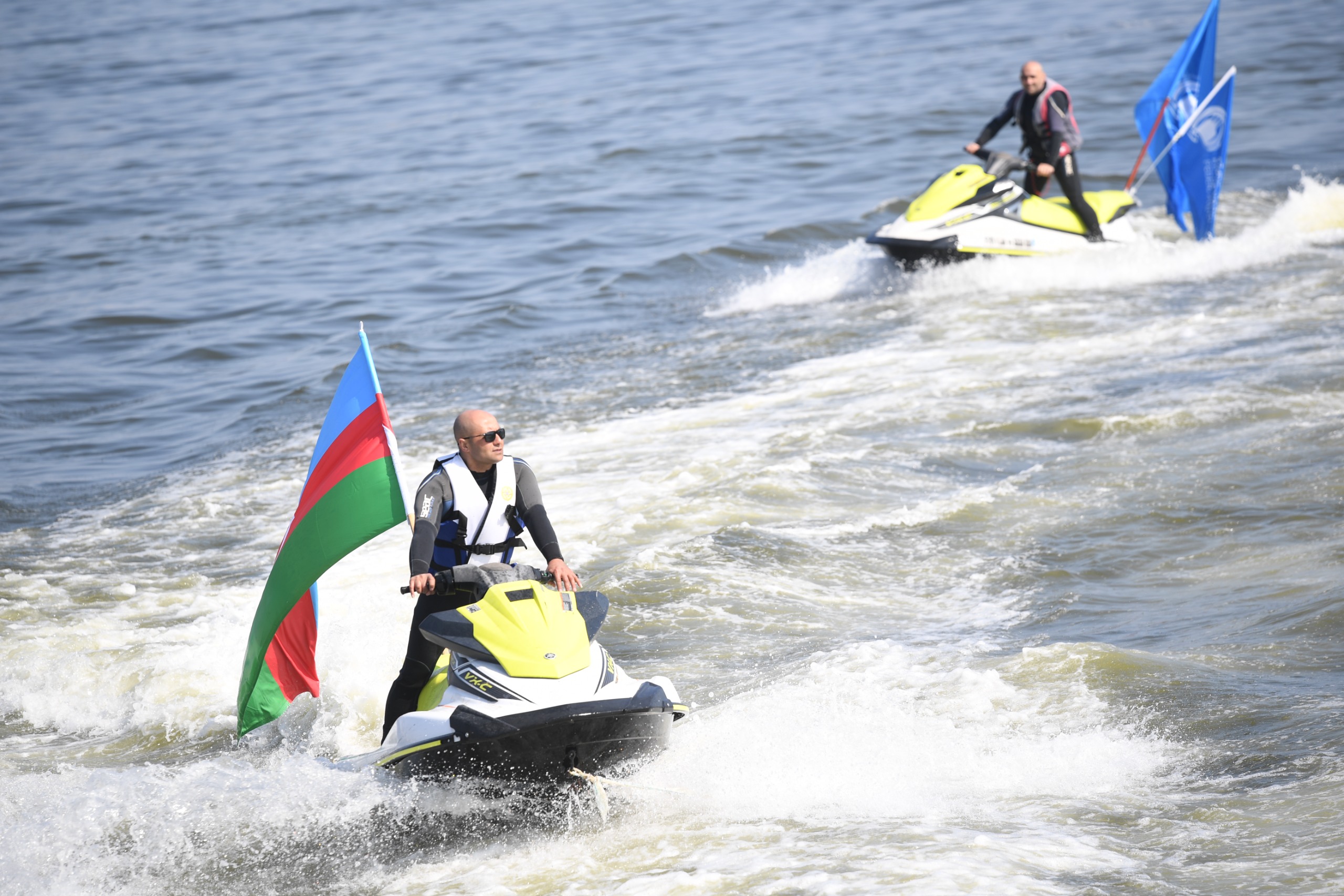 Bakıda Xəzərin suları avar&ccedil;əkmə və yelkənli qayıqlarla bəzəndi (FOTO)