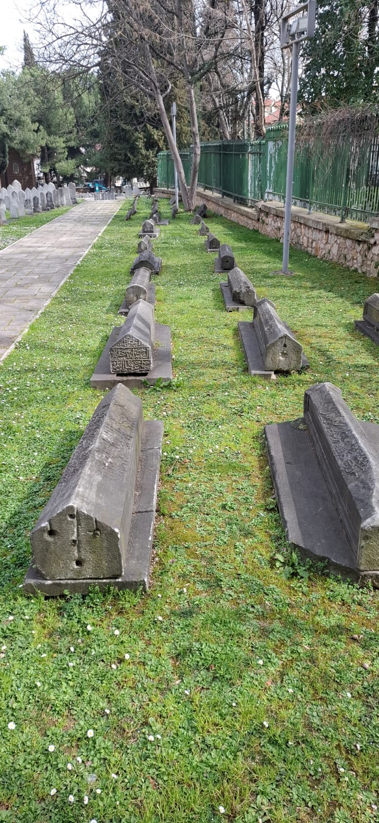 Muradiyye Külliyesi: Osmanlı şahzadələrinin səssiz şəhəri (FOTO)