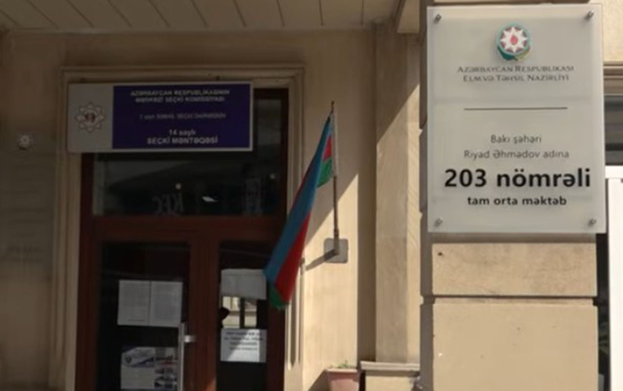 Bakıda məktəbdə şagirdlər arasında bıçaqlanma (VİDEO)