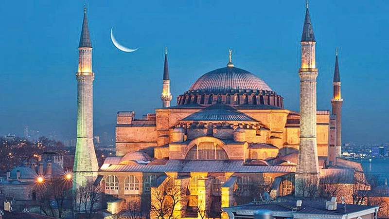 Ramazan ayında tarixi ziyarət: Eyüp Sultan və Aya Sofya (FOTO)