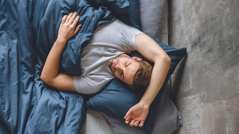 Nevroloqlar yaxşı əlamət sayılmayan 4 yuxu pozuntusunu açıqladı