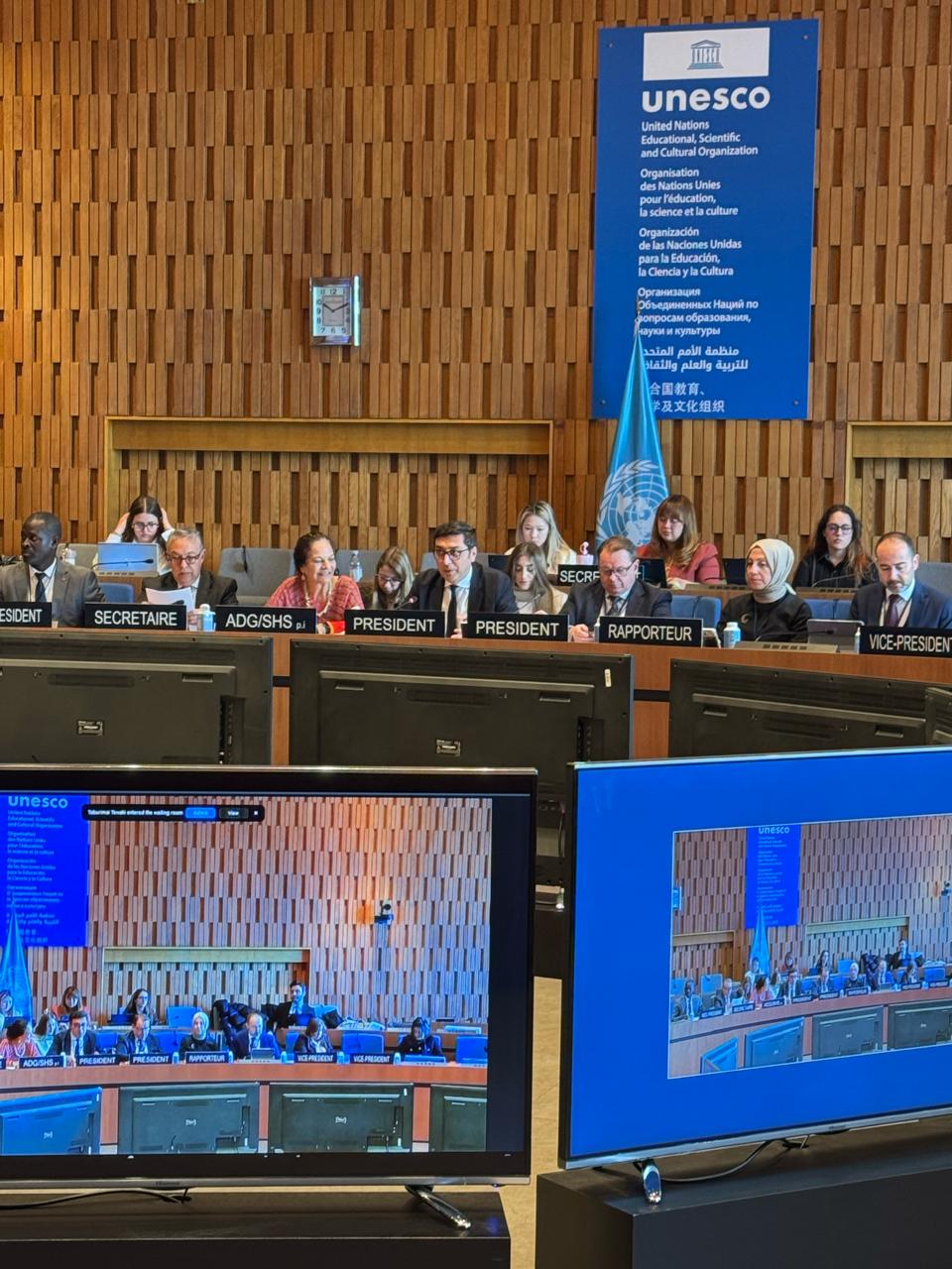 Fərid Qayıbovun sədrliyi ilə UNESCO-nun Mənzil Qərargahında iclas keçirildi