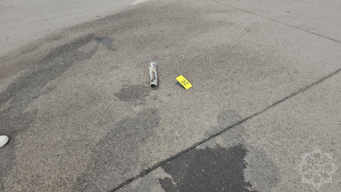 Aeroporta düşən dronun qalıqları (FOTO)