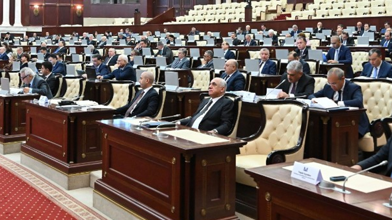 Milli Məclisin iclası başladı: Əli Əsədov və nazirlər Milli Məclisdə
