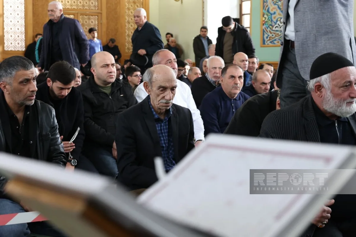 Təzəpir məscidində bayram namazı qılındı (FOTO)