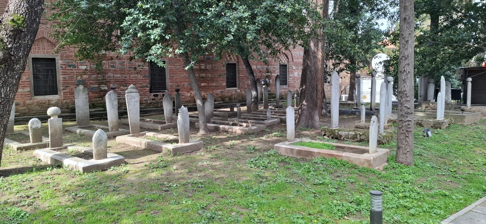 Muradiyye Külliyesi: Osmanlı şahzadələrinin səssiz şəhəri (FOTO)