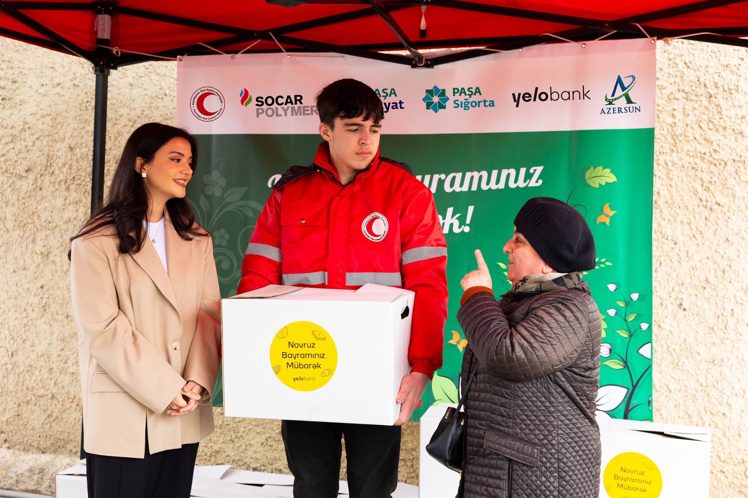 Yelo Bank-dan aztəminatlı ailələrə bayram sevinci