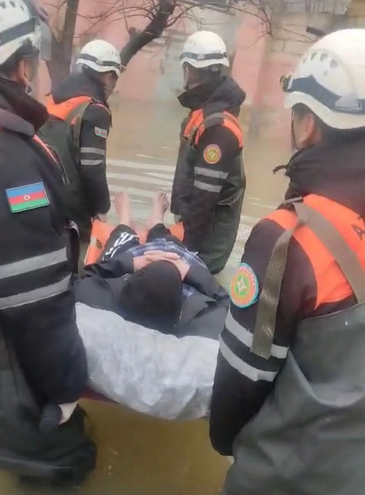 216 nəfər təxliyə edildi - 36-sı azyaşlıdır (FOTO)