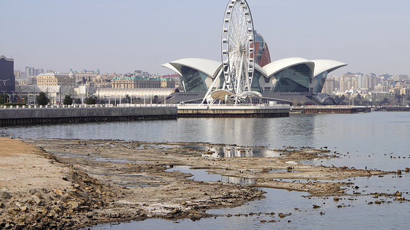 Xəzər geri çəkilir: Bakı buxtası ilə bağlı həyəcan siqnalı (FOTO)