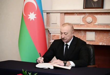 İlham Əliyev Gürcüstan səfirliyinə getdi (FOTO)