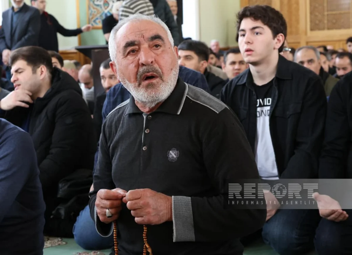 Təzəpir məscidində bayram namazı qılındı (FOTO)