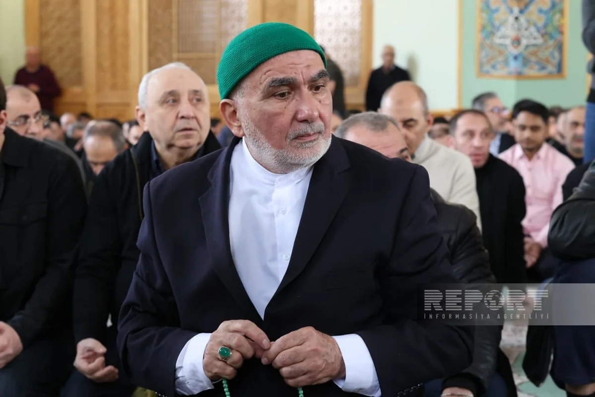 Təzəpir məscidində bayram namazı qılındı (FOTO)