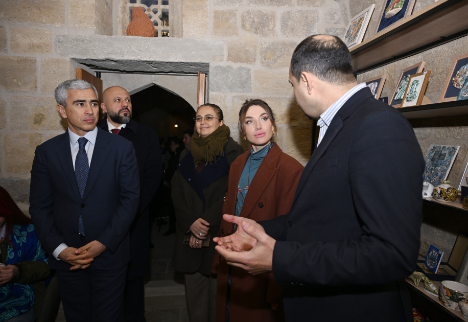 Prezidentin gəlini Buxara karvansarasının açılışında (FOTOLAR)