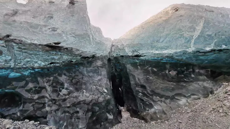 Şimalın mavi sirləri: Buz mağaraları (FOTO)