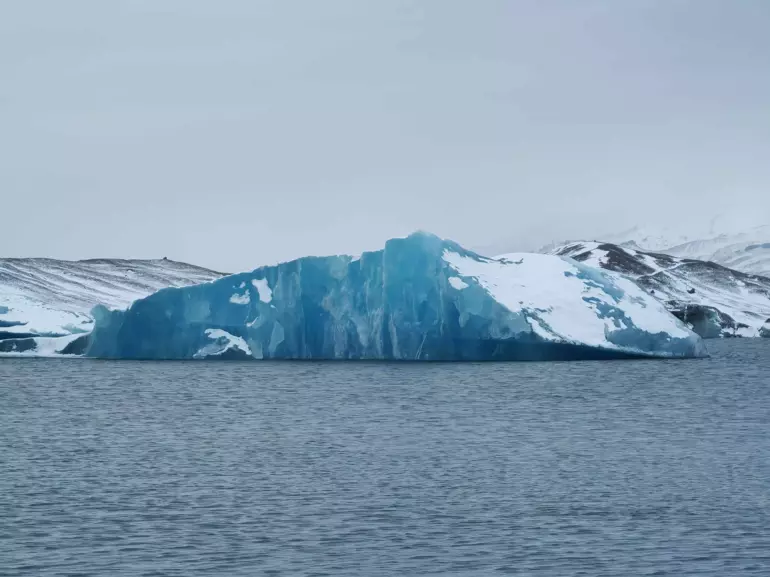 Şimalın mavi sirləri: Buz mağaraları (FOTO)