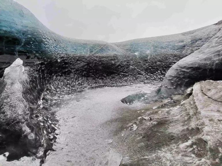 Şimalın mavi sirləri: Buz mağaraları (FOTO)