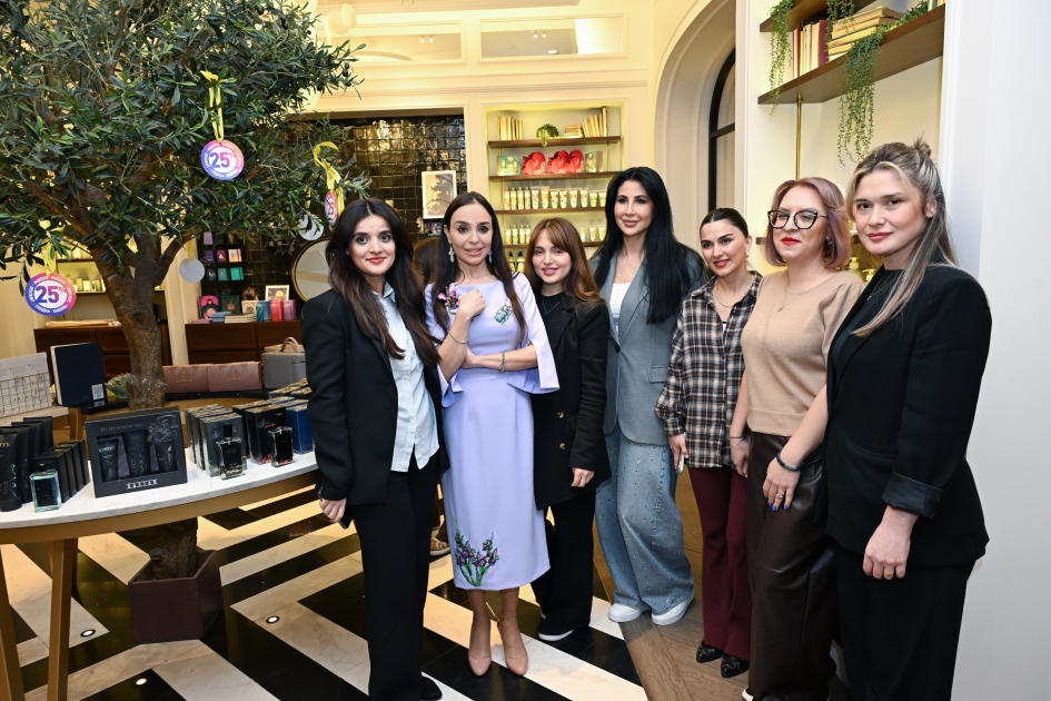 Leyla Əliyeva sərgidə iştirak etdi (FOTO)