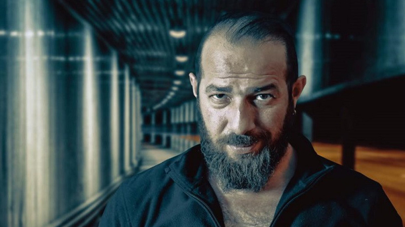 Xalça muzeyi ilə aktyor arasında 2500 manatlıq müqavilə