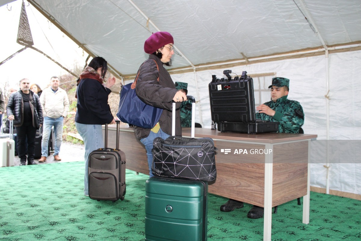 Ermənistanın vətəndaş cəmiyyətinin nümayəndələri Azərbaycana gəldi (FOTO)