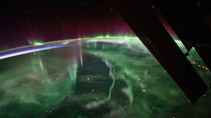 Yerin maqnit oxu yerini dəyişib və qeyri-müəyyən istiqamətdə hərəkət edir